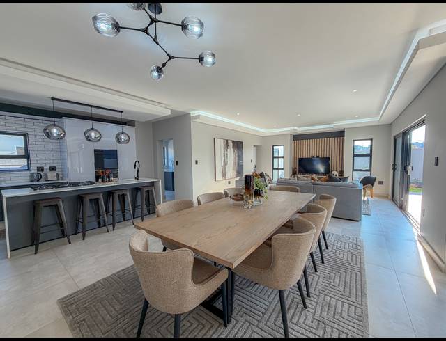 4 BEDROOM FREEHOLD FOR SALE IN FOUNTAINBROOK ESTATE